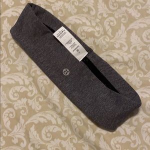 NEVER WORN LULULEMON GRAY HEADBAND